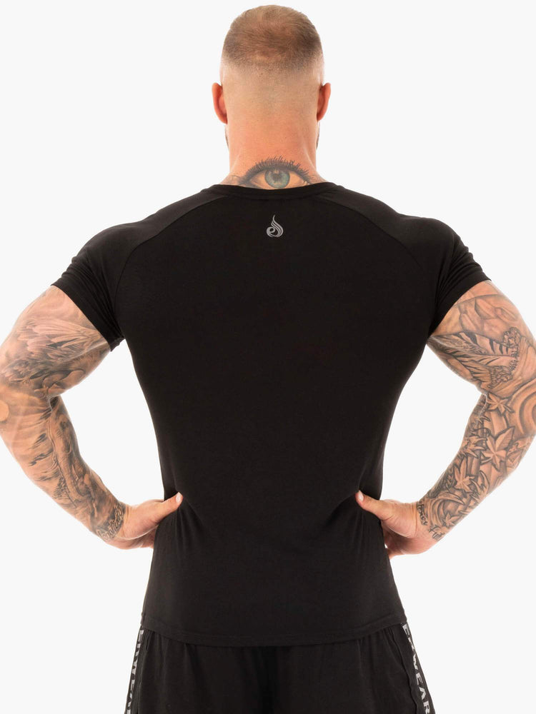 Camiseta Ryderwear Active Hombre Negros | WPKIS1349