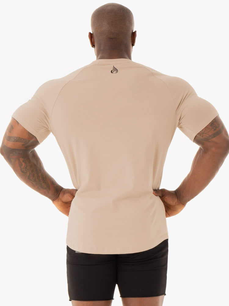 Camiseta Ryderwear Base Hombre Marrom | AOIXK2783