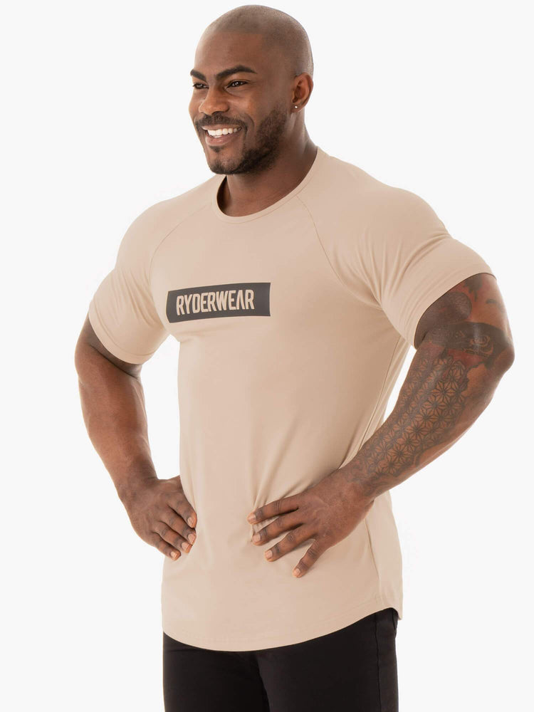 Camiseta Ryderwear Base Hombre Marrom | AOIXK2783