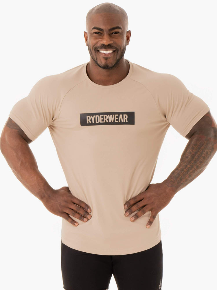 Camiseta Ryderwear Base Hombre Marrom | AOIXK2783